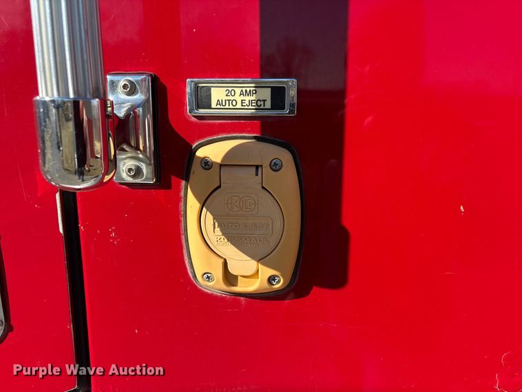 image for item FG2516 2006 HME  4465 900 fire truck cab and chassis