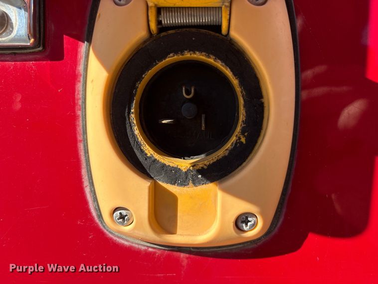 image for item FG2516 2006 HME  4465 900 fire truck cab and chassis