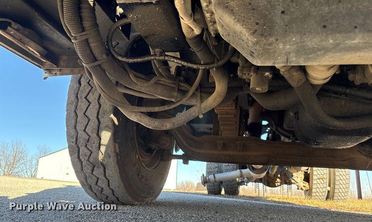 image for item FG2516 2006 HME  4465 900 fire truck cab and chassis