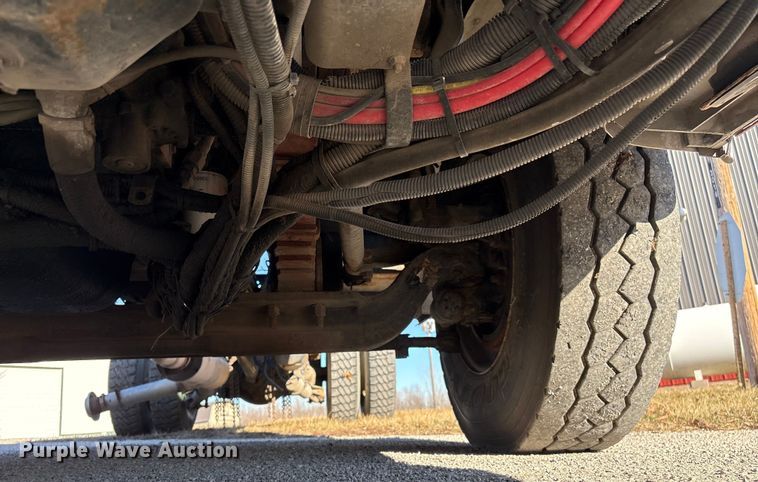 image for item FG2516 2006 HME  4465 900 fire truck cab and chassis