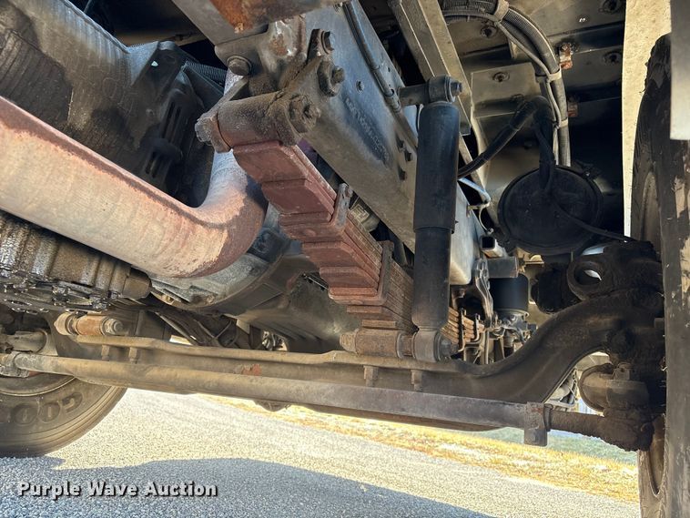 image for item FG2516 2006 HME  4465 900 fire truck cab and chassis