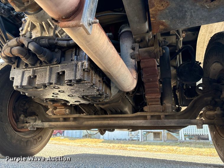 image for item FG2516 2006 HME  4465 900 fire truck cab and chassis