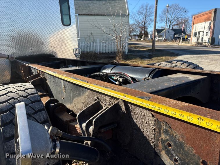 image for item FG2516 2006 HME  4465 900 fire truck cab and chassis