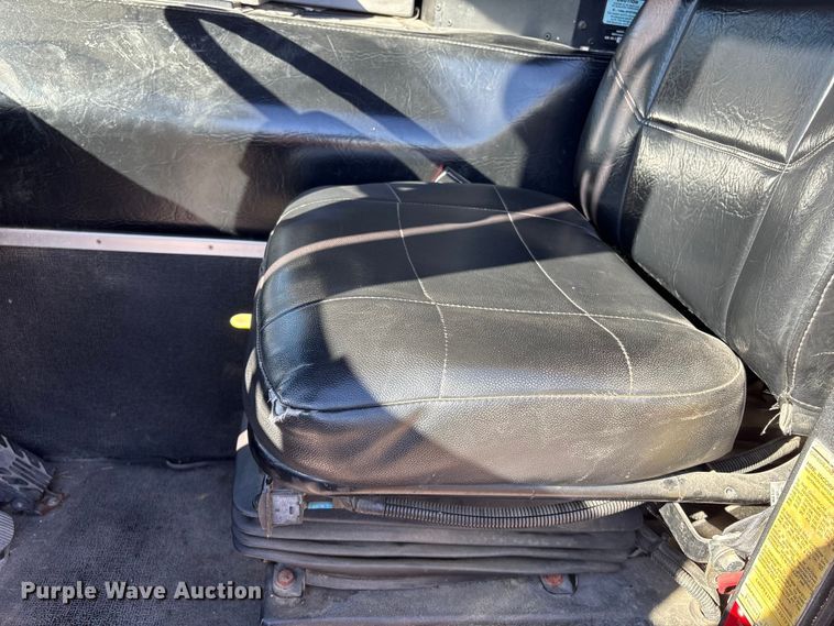 image for item FG2516 2006 HME  4465 900 fire truck cab and chassis