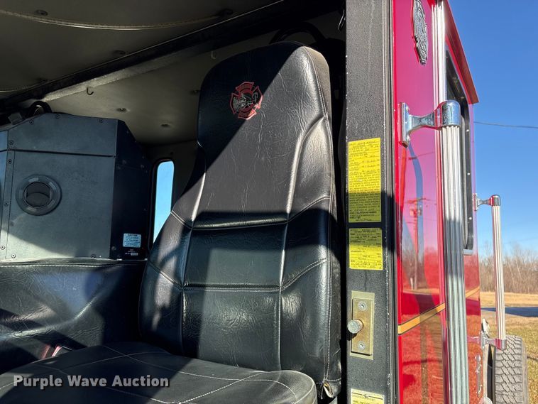 image for item FG2516 2006 HME  4465 900 fire truck cab and chassis