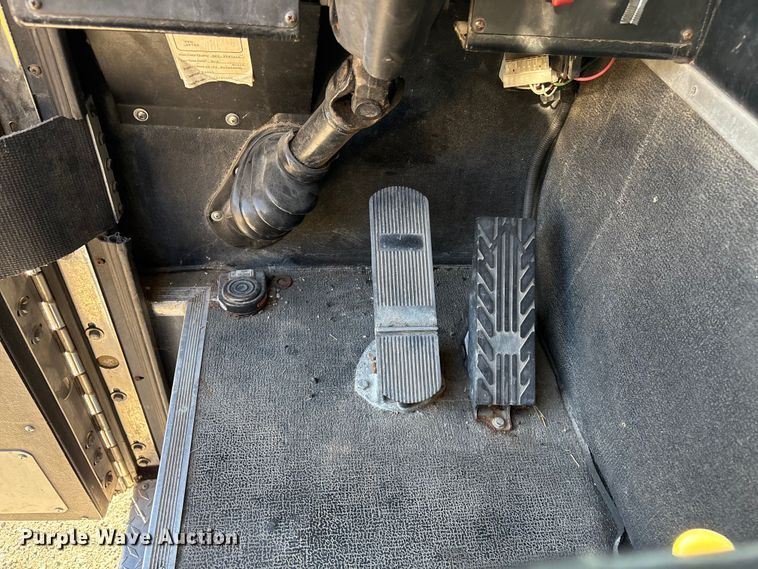 image for item FG2516 2006 HME  4465 900 fire truck cab and chassis