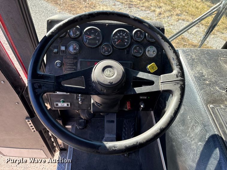 image for item FG2516 2006 HME  4465 900 fire truck cab and chassis