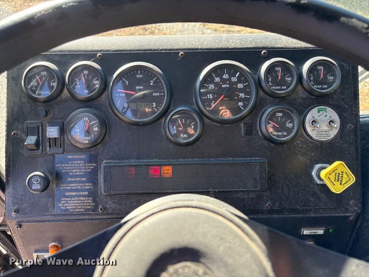 image for item FG2516 2006 HME  4465 900 fire truck cab and chassis