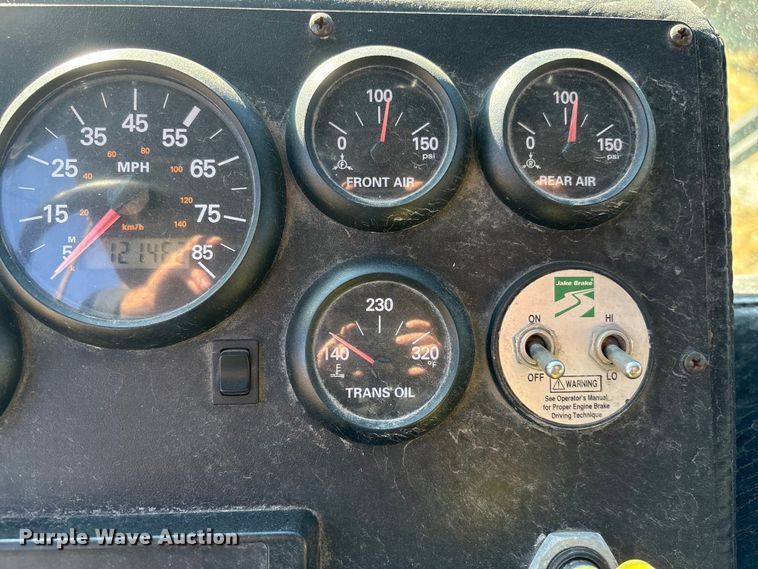 image for item FG2516 2006 HME  4465 900 fire truck cab and chassis