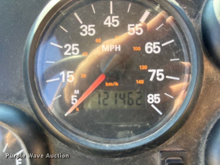 image for item FG2516 2006 HME  4465 900 fire truck cab and chassis