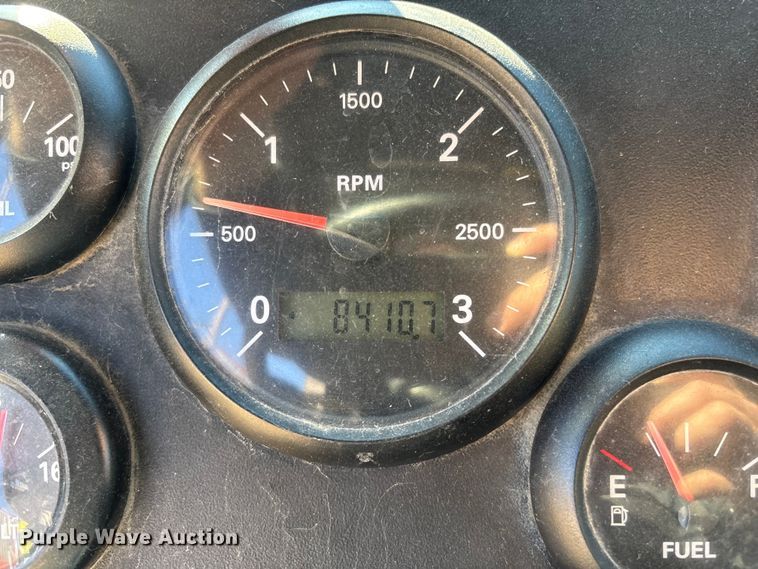 image for item FG2516 2006 HME  4465 900 fire truck cab and chassis