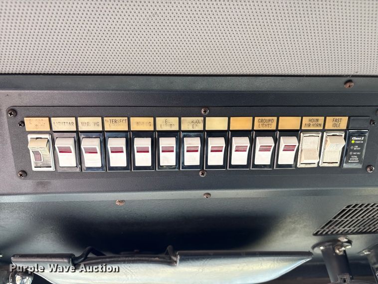 image for item FG2516 2006 HME  4465 900 fire truck cab and chassis