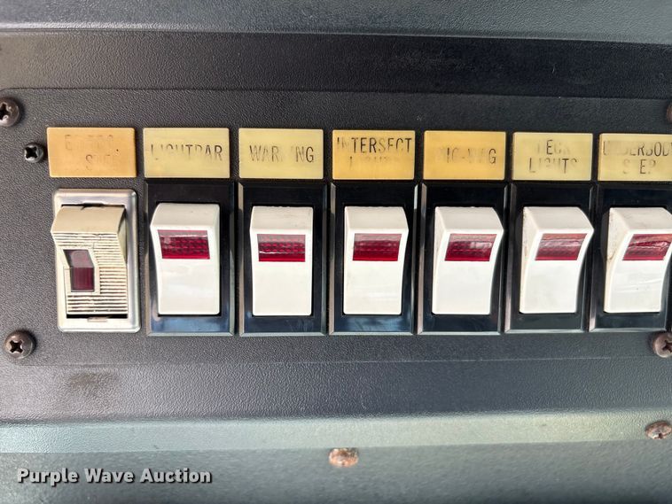 image for item FG2516 2006 HME  4465 900 fire truck cab and chassis