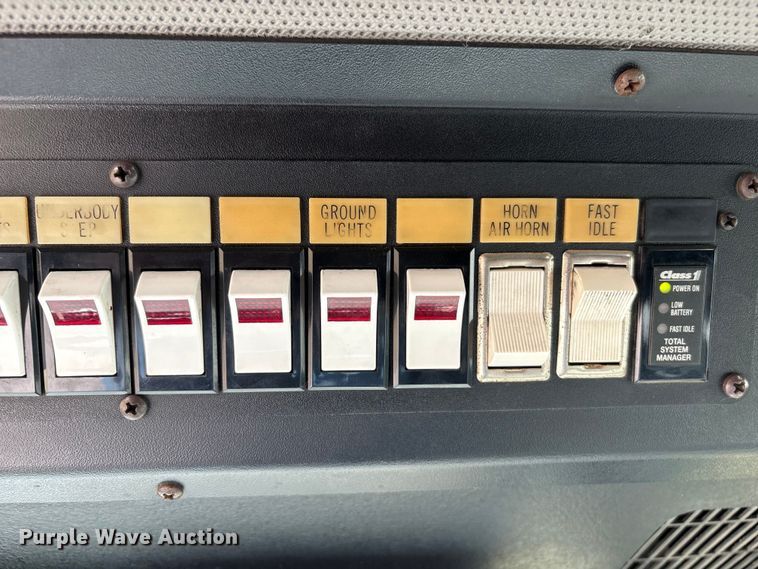 image for item FG2516 2006 HME  4465 900 fire truck cab and chassis