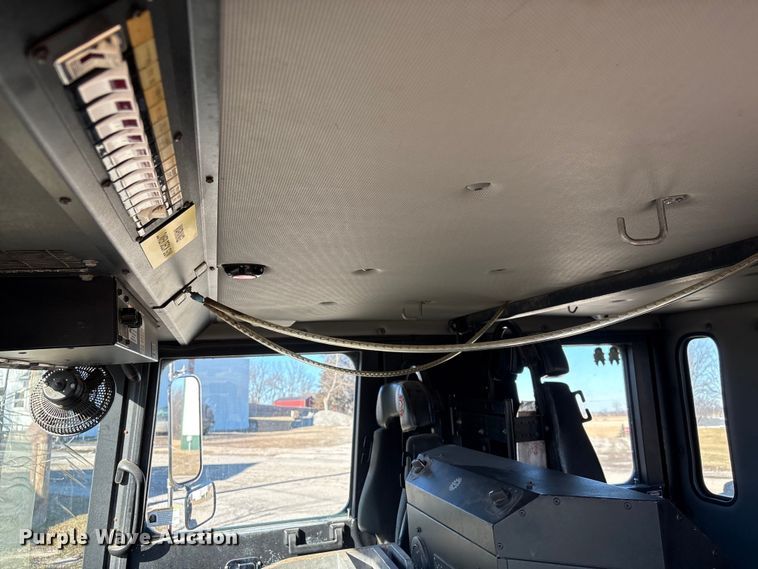 image for item FG2516 2006 HME  4465 900 fire truck cab and chassis