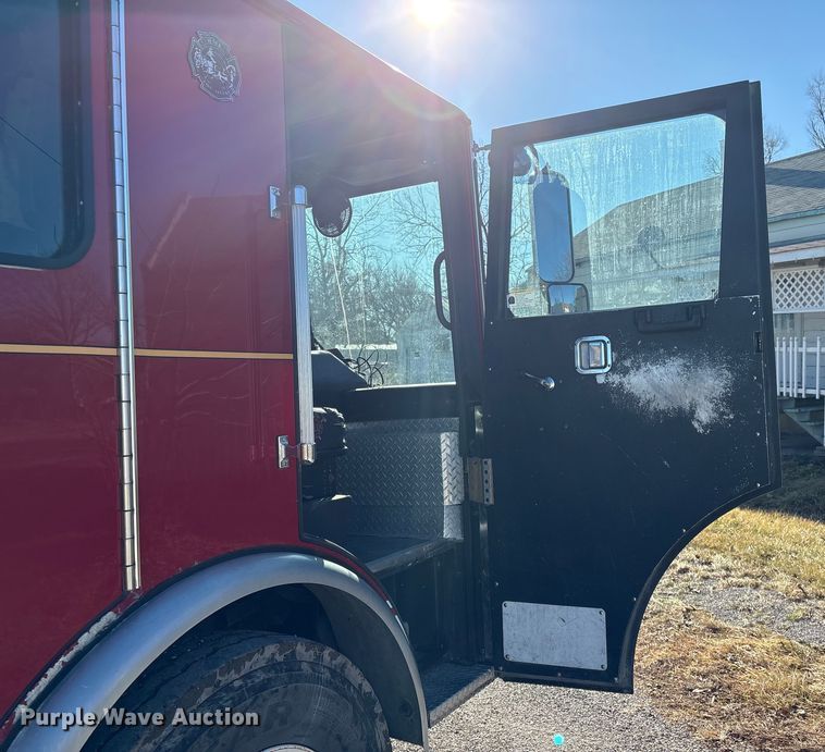 image for item FG2516 2006 HME  4465 900 fire truck cab and chassis