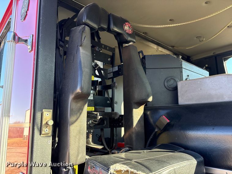 image for item FG2516 2006 HME  4465 900 fire truck cab and chassis