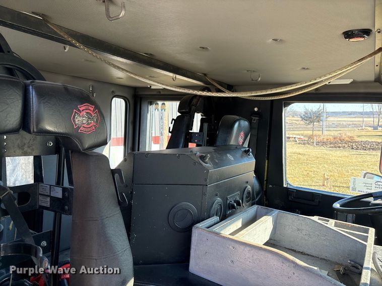 image for item FG2516 2006 HME  4465 900 fire truck cab and chassis