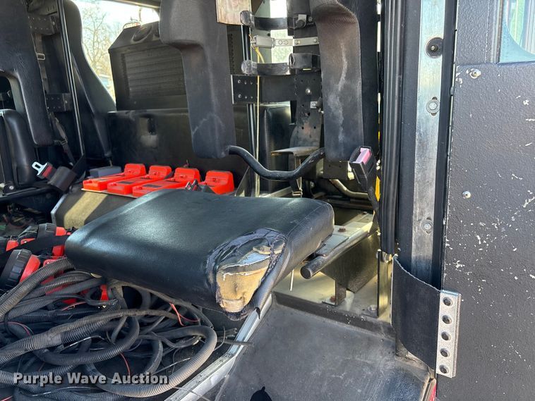 image for item FG2516 2006 HME  4465 900 fire truck cab and chassis