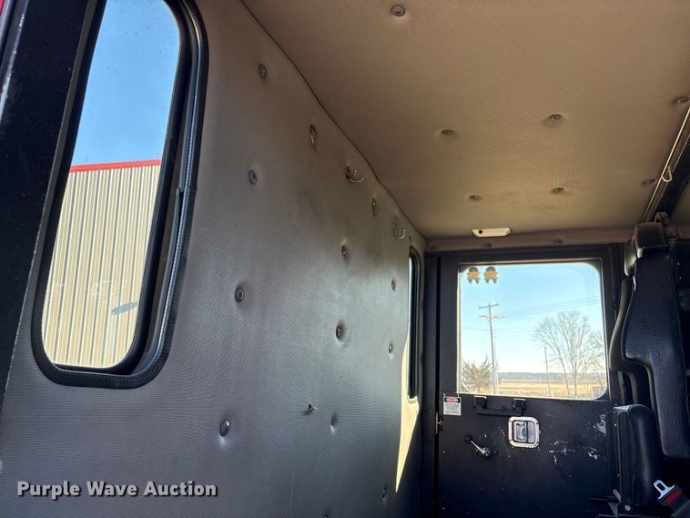 image for item FG2516 2006 HME  4465 900 fire truck cab and chassis