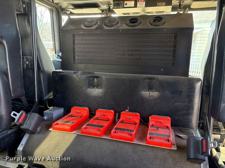 image for item FG2516 2006 HME  4465 900 fire truck cab and chassis