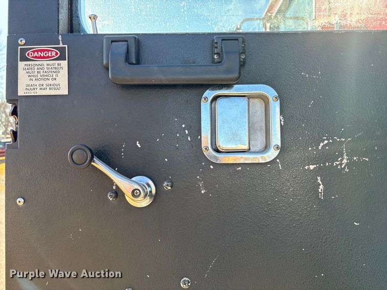 image for item FG2516 2006 HME  4465 900 fire truck cab and chassis