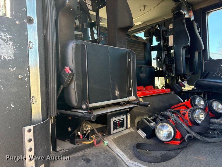 image for item FG2516 2006 HME  4465 900 fire truck cab and chassis