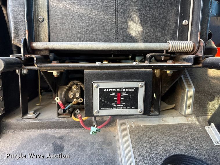 image for item FG2516 2006 HME  4465 900 fire truck cab and chassis