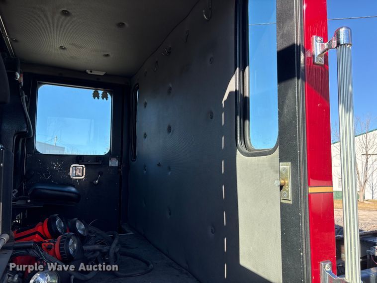 image for item FG2516 2006 HME  4465 900 fire truck cab and chassis