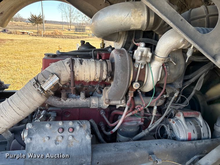 image for item FG2516 2006 HME  4465 900 fire truck cab and chassis