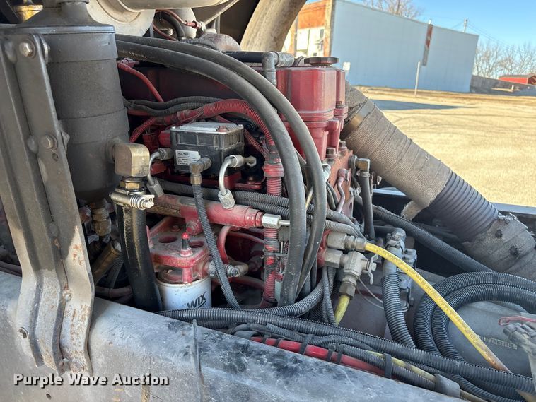 image for item FG2516 2006 HME  4465 900 fire truck cab and chassis