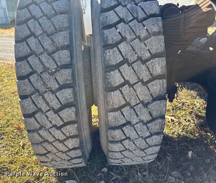 image for item FG2516 2006 HME  4465 900 fire truck cab and chassis