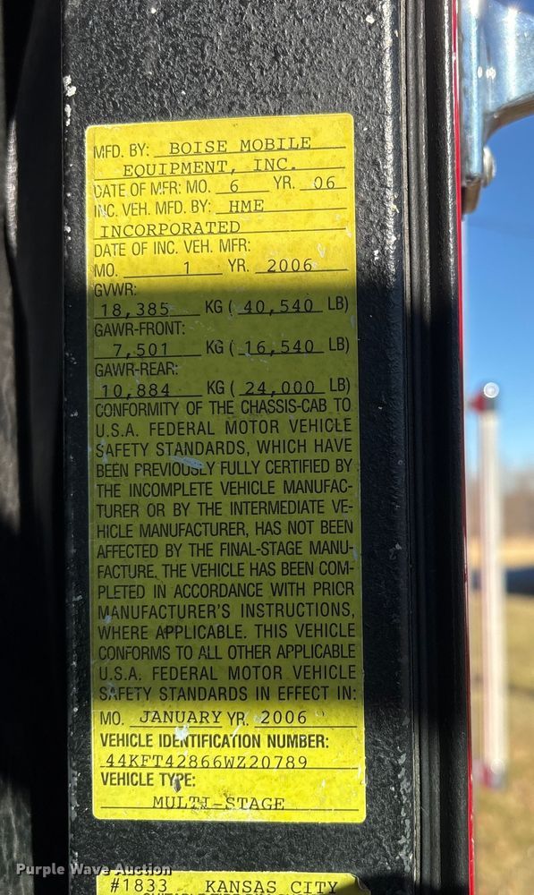 image for item FG2516 2006 HME  4465 900 fire truck cab and chassis