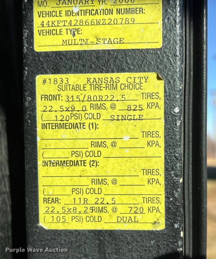 image for item FG2516 2006 HME  4465 900 fire truck cab and chassis