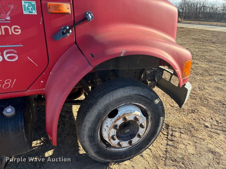 image for item FG2521 1991 International 4700 flatbed truck