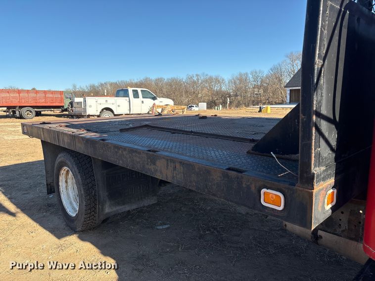 image for item FG2521 1991 International 4700 flatbed truck