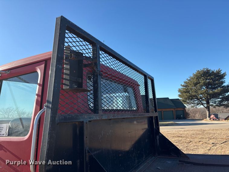 image for item FG2521 1991 International 4700 flatbed truck