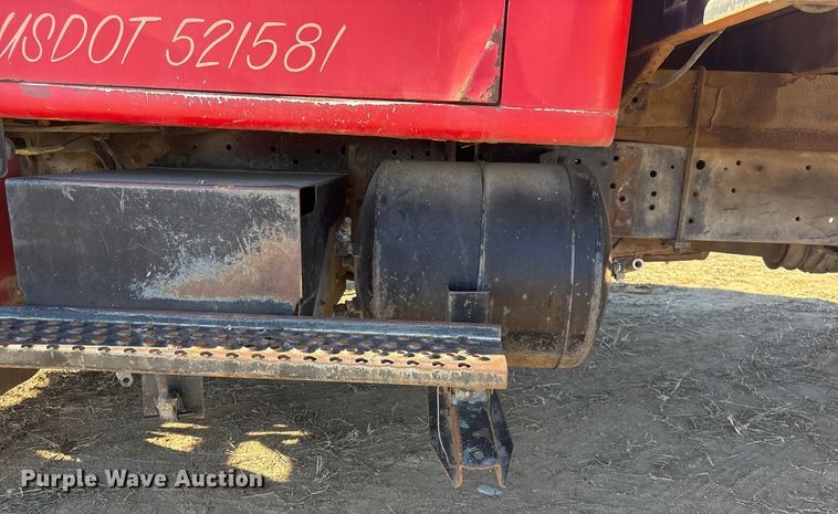 image for item FG2521 1991 International 4700 flatbed truck