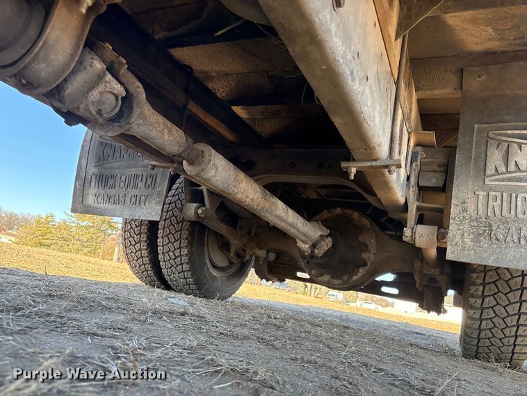 image for item FG2521 1991 International 4700 flatbed truck