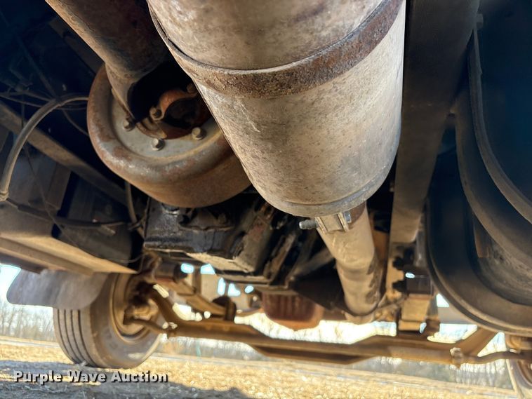 image for item FG2521 1991 International 4700 flatbed truck