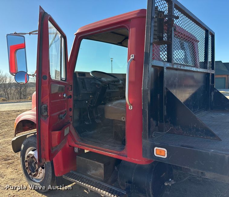 image for item FG2521 1991 International 4700 flatbed truck