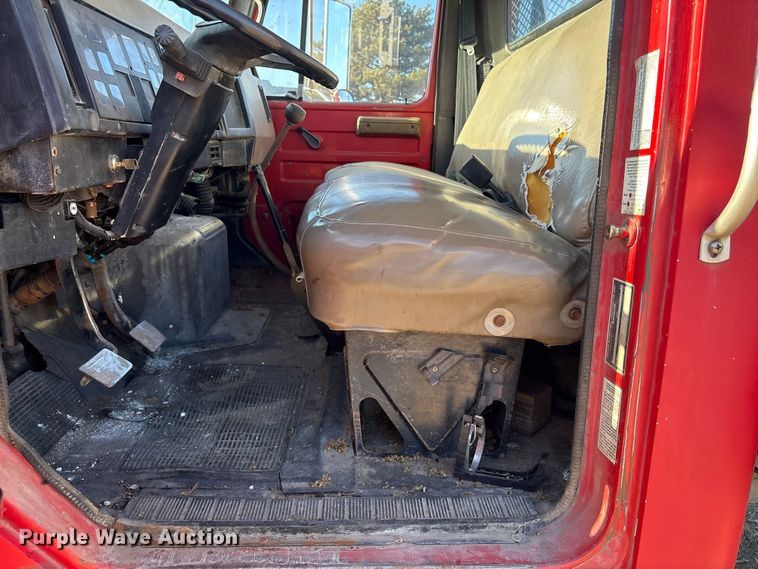 image for item FG2521 1991 International 4700 flatbed truck