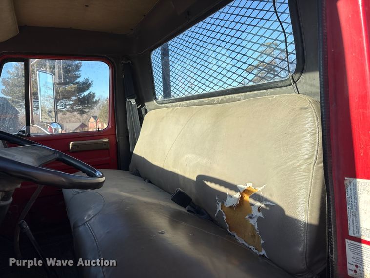 image for item FG2521 1991 International 4700 flatbed truck