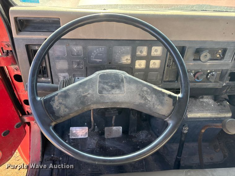 image for item FG2521 1991 International 4700 flatbed truck