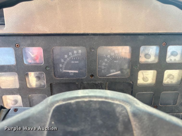 image for item FG2521 1991 International 4700 flatbed truck