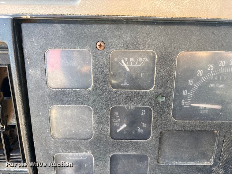 image for item FG2521 1991 International 4700 flatbed truck