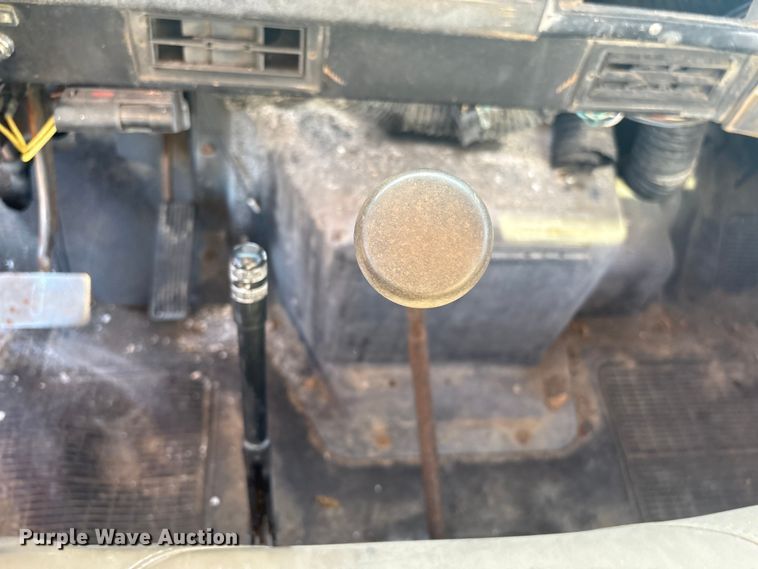 image for item FG2521 1991 International 4700 flatbed truck