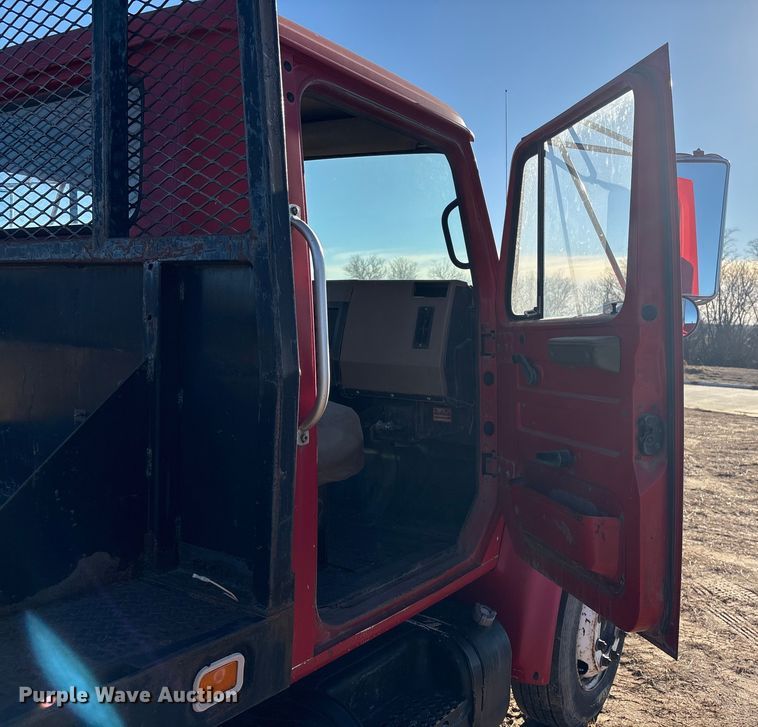 image for item FG2521 1991 International 4700 flatbed truck