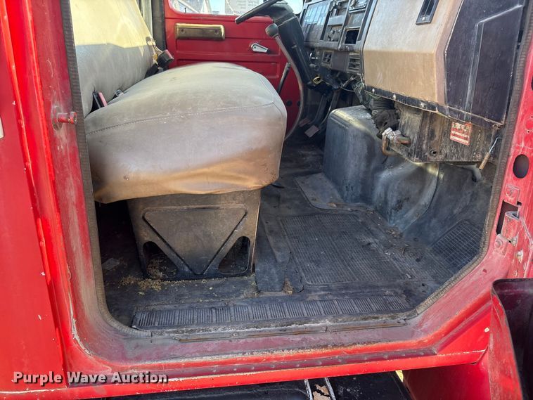 image for item FG2521 1991 International 4700 flatbed truck