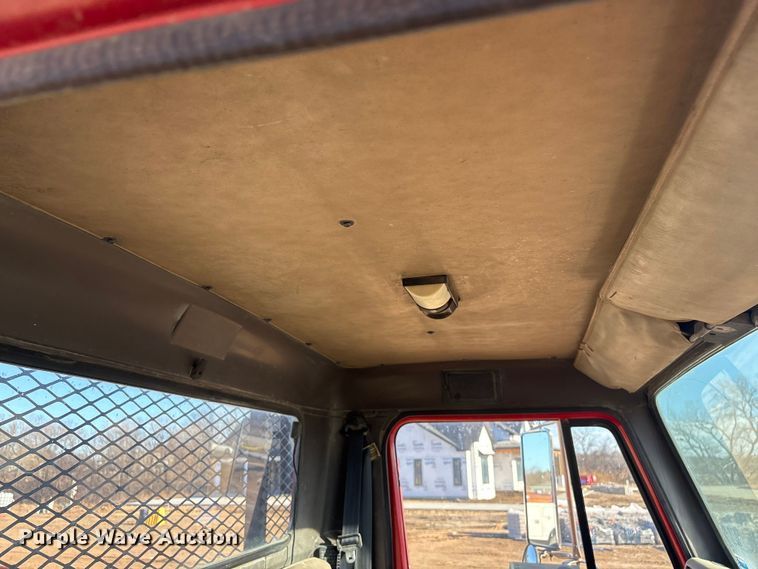 image for item FG2521 1991 International 4700 flatbed truck